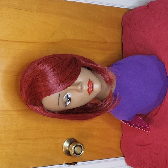 Red Side-Part Bob Wig - Picture 4 of 5